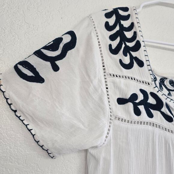 Impressions White Blue Embroidered Boho Short Sleeve Cotton Blend Blouse Size L - Picture 2 of 9